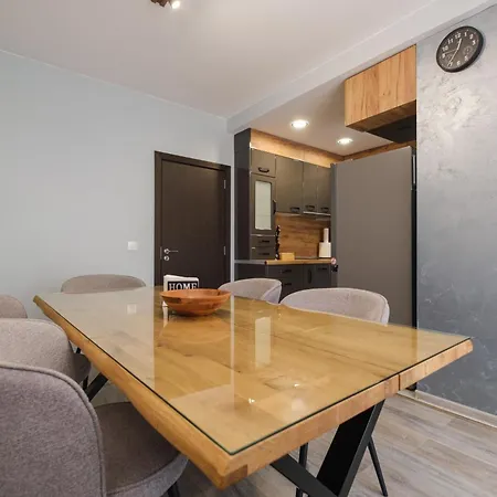 아파트 Sleek & Stylish 2-bedroom 플로브디프