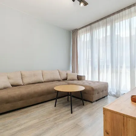 Sleek & Stylish 2-bedroom 아파트