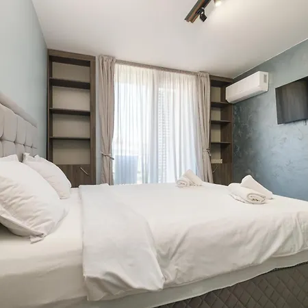 Sleek & Stylish 2-bedroom * 플로브디프