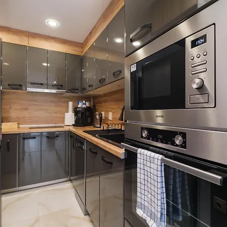 Sleek & Stylish 2-bedroom * 플로브디프