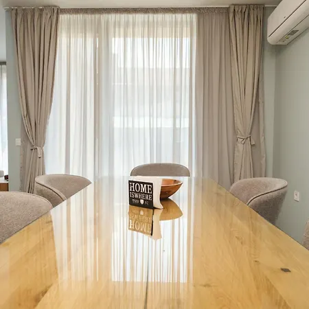 Sleek & Stylish 2-bedroom 아파트 플로브디프
