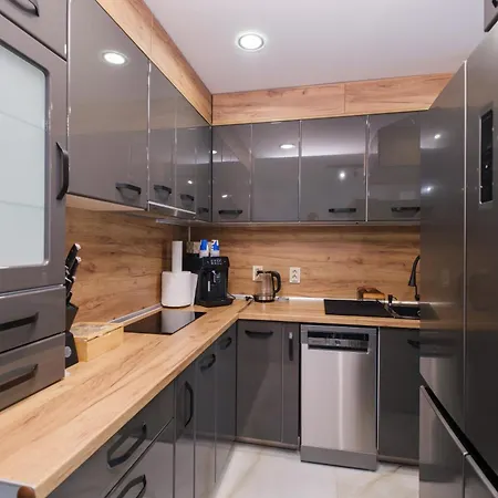 아파트 Sleek & Stylish 2-bedroom