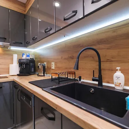 Sleek & Stylish 2-bedroom *