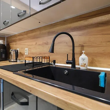 Sleek & Stylish 2-bedroom * 플로브디프